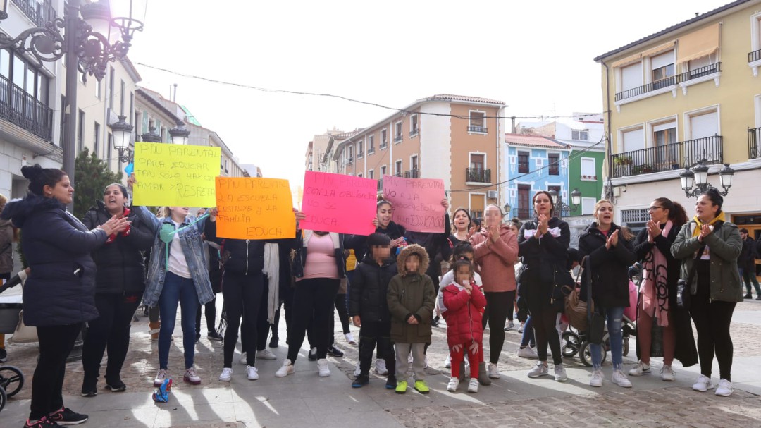 Un grupo de padres y madres de Elda pide el pin parental
