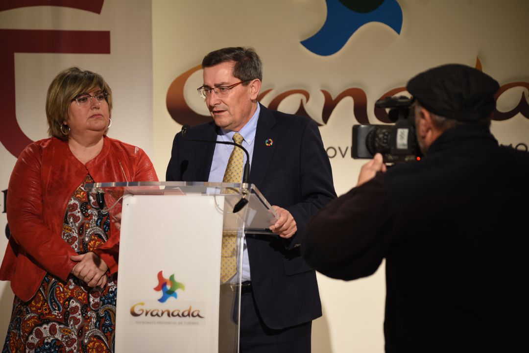 El presidente de la Diputación de Granada, José Entrena, y la diputada de Desarrollo y Empleo, Ana Muñoz, en la presentación de los planes de empleo El presidente de la Diputación de Granada, José Entrena, y la diputada de Desarrollo y Empleo, Ana Muñoz, en la presentación de los planes de empleo