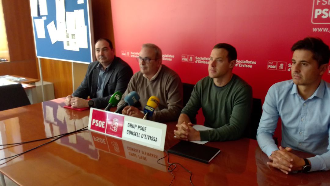 Los socialistas reclaman que se haga cumplir la normativa Los socialistas reclaman que se haga cumplir la normativa