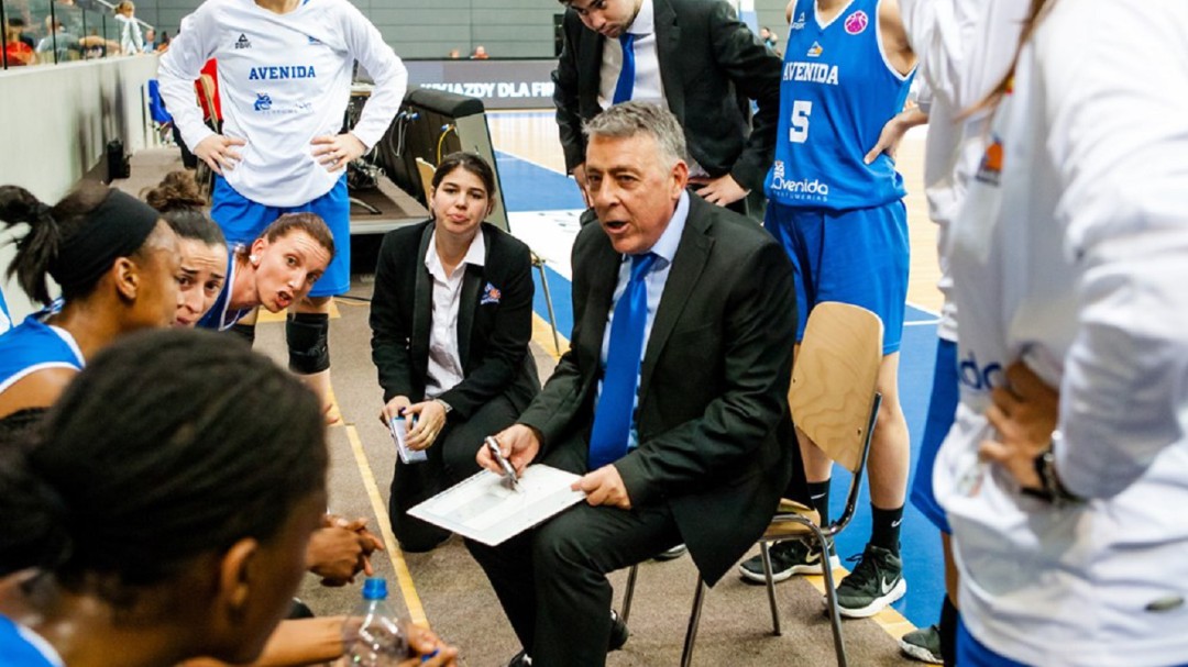 Avenida mira de reojo a los octavos de la Eurocup