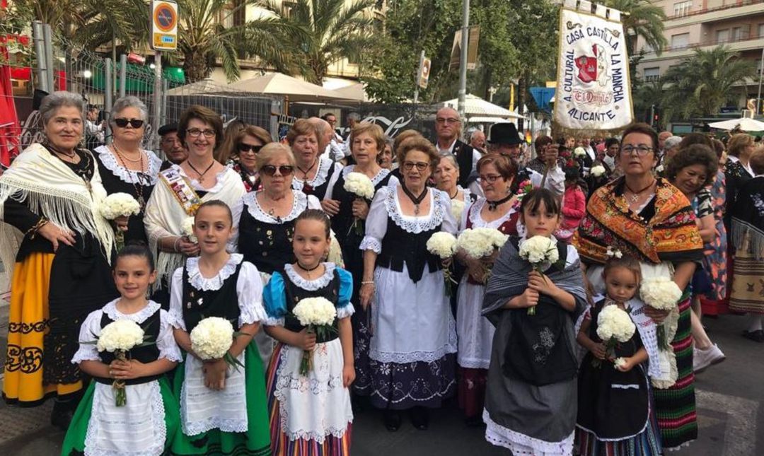 Participación en la ofrenda de flores a la Virgen del Remedio por parte de una representación de la Casa de Castilla-La Mancha en Alicante el 21 de junio de 2019. Participación en la ofrenda de flores a la Virgen del Remedio por parte de una representación de la Casa de Castilla-La Mancha en Alicante el 21 de junio de 2019.