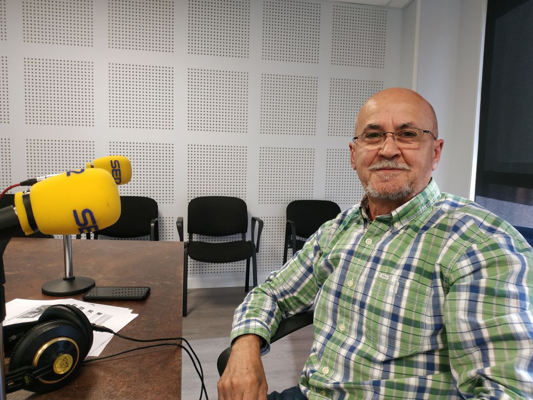 Pedro F. Robles durante una entrevista en Radio Bierzo Pedro F. Robles durante una entrevista en Radio Bierzo