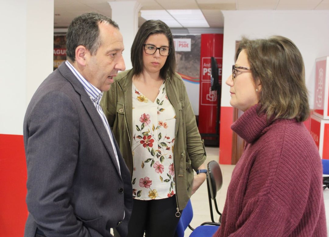 El líder del PSOE malagueño, José Luis Ruiz Espejo, junto a las socialistas Gema Ruiz e Isabel Aguilera El líder del PSOE malagueño, José Luis Ruiz Espejo, junto a las socialistas Gema Ruiz e Isabel Aguilera