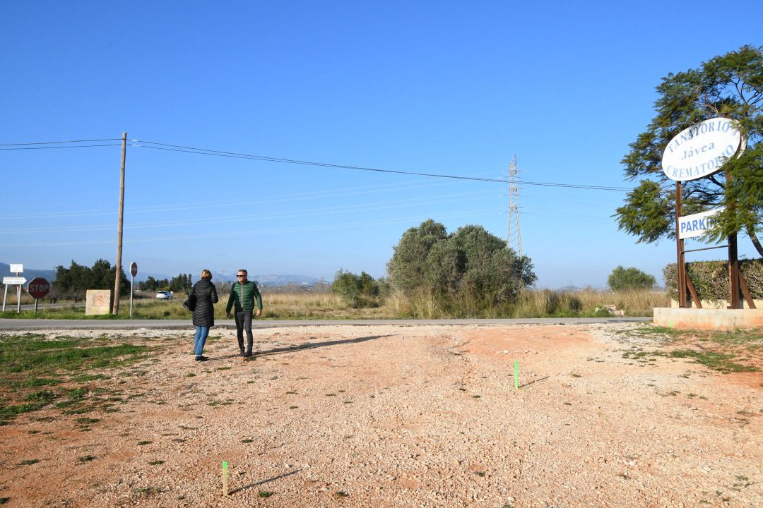 Visita del alcalde y la concejala de Urbanismo, días atrás, a las obras previas al inicio de las mismas. Visita del alcalde y la concejala de Urbanismo, días atrás, a las obras previas al inicio de las mismas.