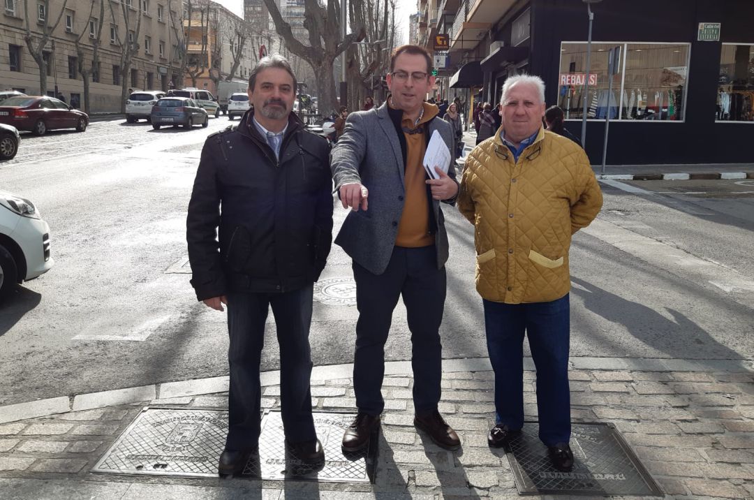 El edil Javier Padorno (en el centro) junto a miembros de la Asociación de Vecinos San Eufrasio El edil Javier Padorno (en el centro) junto a miembros de la Asociación de Vecinos San Eufrasio