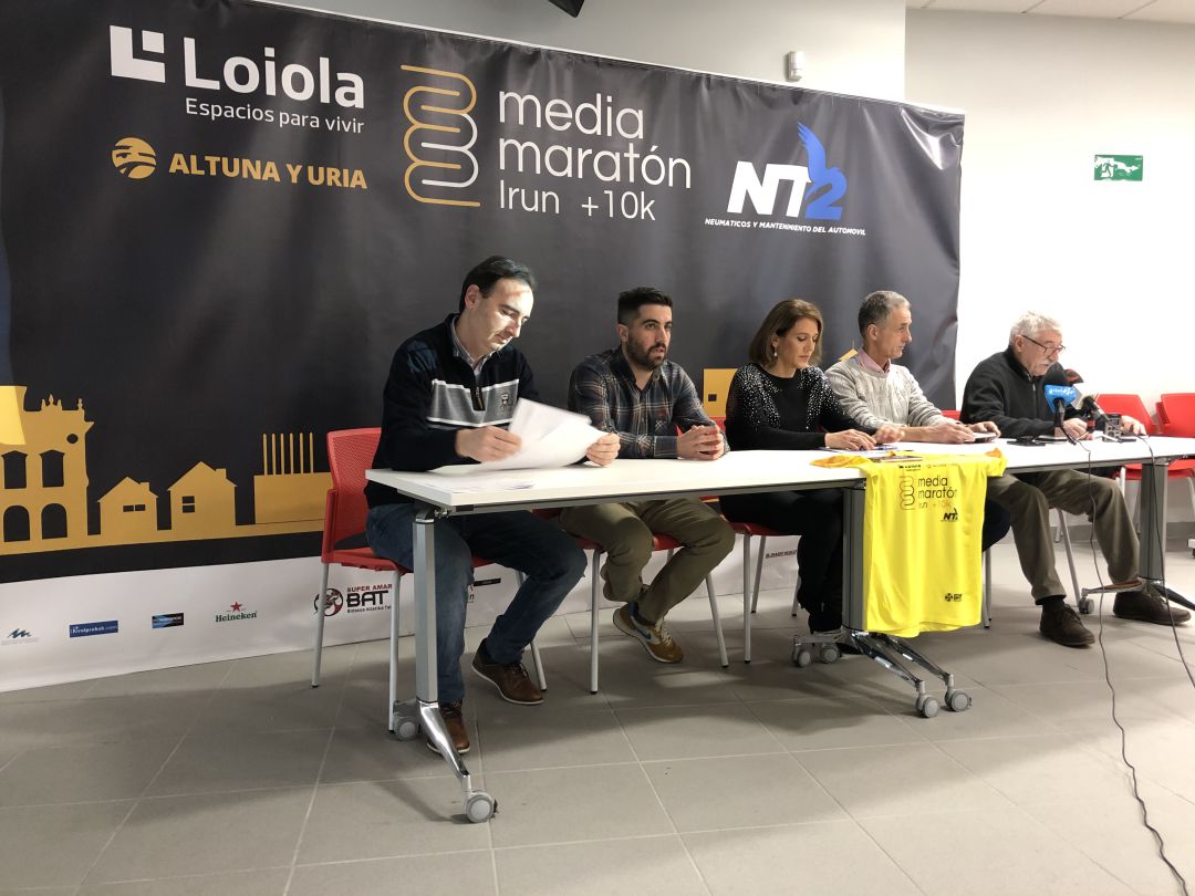 Organizadores y patrocindadores en la presentación del evento Organizadores y patrocindadores en la presentación del evento