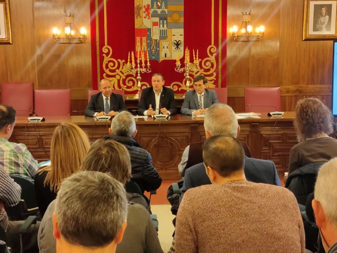 Javier Faúndez se dirige a los alcaldes de la zona de Campos-Pan Javier Faúndez se dirige a los alcaldes de la zona de Campos-Pan