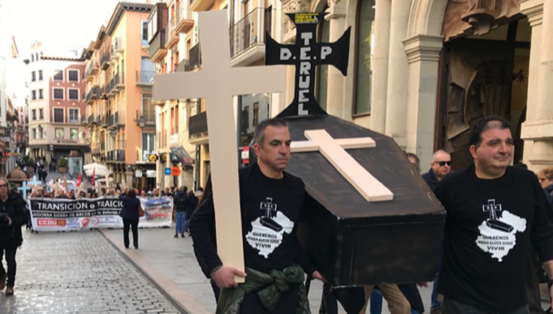 Manifestación de los trabajadores de la Térmica de Andorra en las calles de Teruel Manifestación de los trabajadores de la Térmica de Andorra en las calles de Teruel