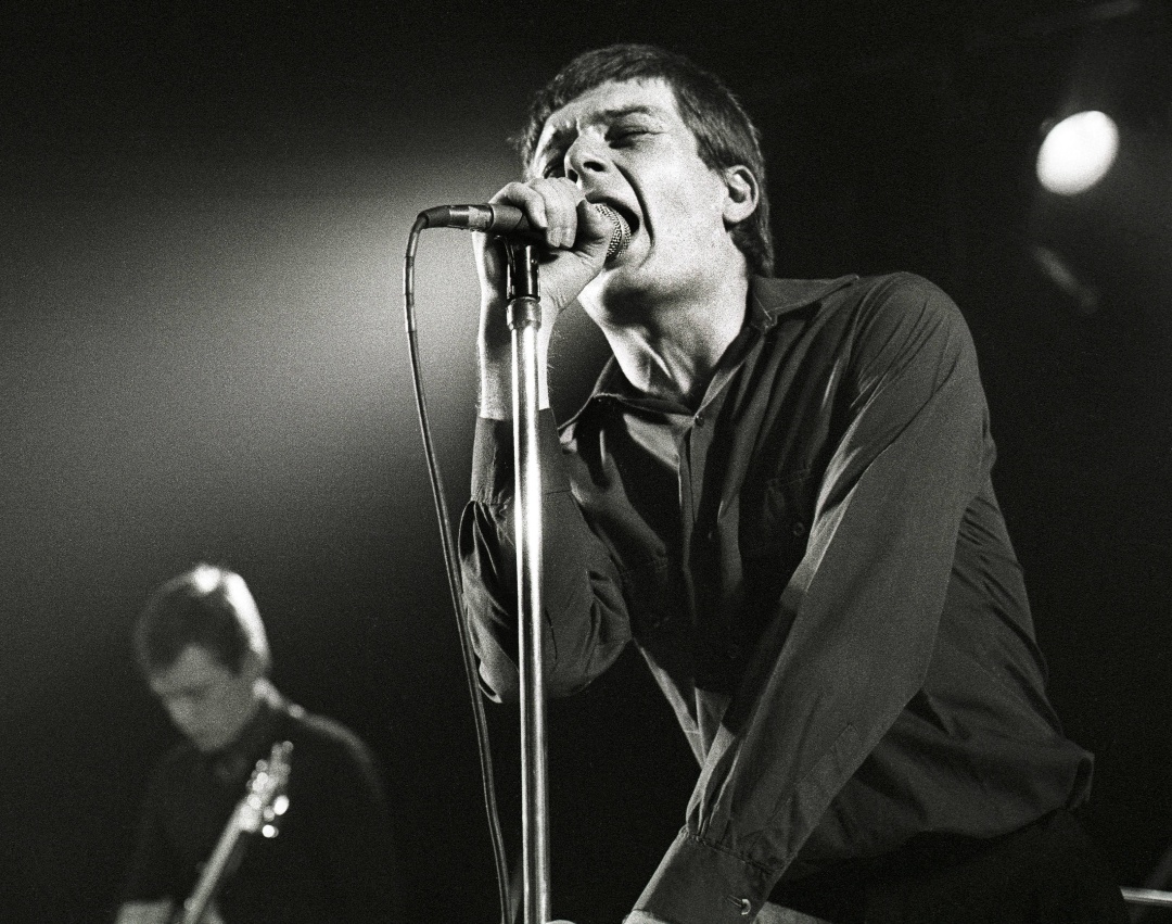 Ian Curtis durante una actuación de Joy Division en Holanda en 1980 unos meses antes de su muerte Ian Curtis durante una actuación de Joy Division en Holanda en 1980 unos meses antes de su muerte