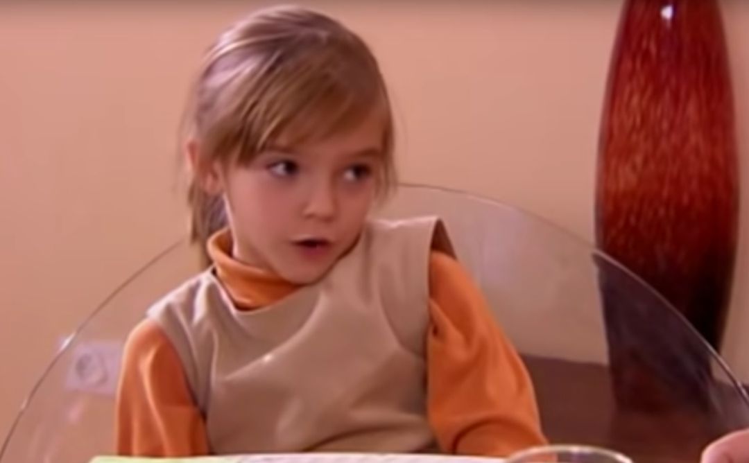 La joven Elisa Drabben interpretó a Rebeca Pardo en Aquí no hay quien viva. La joven Elisa Drabben interpretó a Rebeca Pardo en Aquí no hay quien viva.
