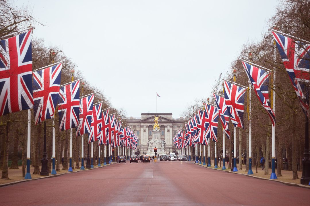 dpatop - 31 January 2020, England, London: Union flags line The Mall leading to Buckingham Palace in central London, ahead of the UK leaving the European Union at 11pm on Friday. Photo: Kirsty O'connorPA dpatop - 31 January 2020, England, London: Union flags line The Mall leading to Buckingham Palace in central London, ahead of the UK leaving the European Union at 11pm on Friday. Photo: Kirsty O'connorPA