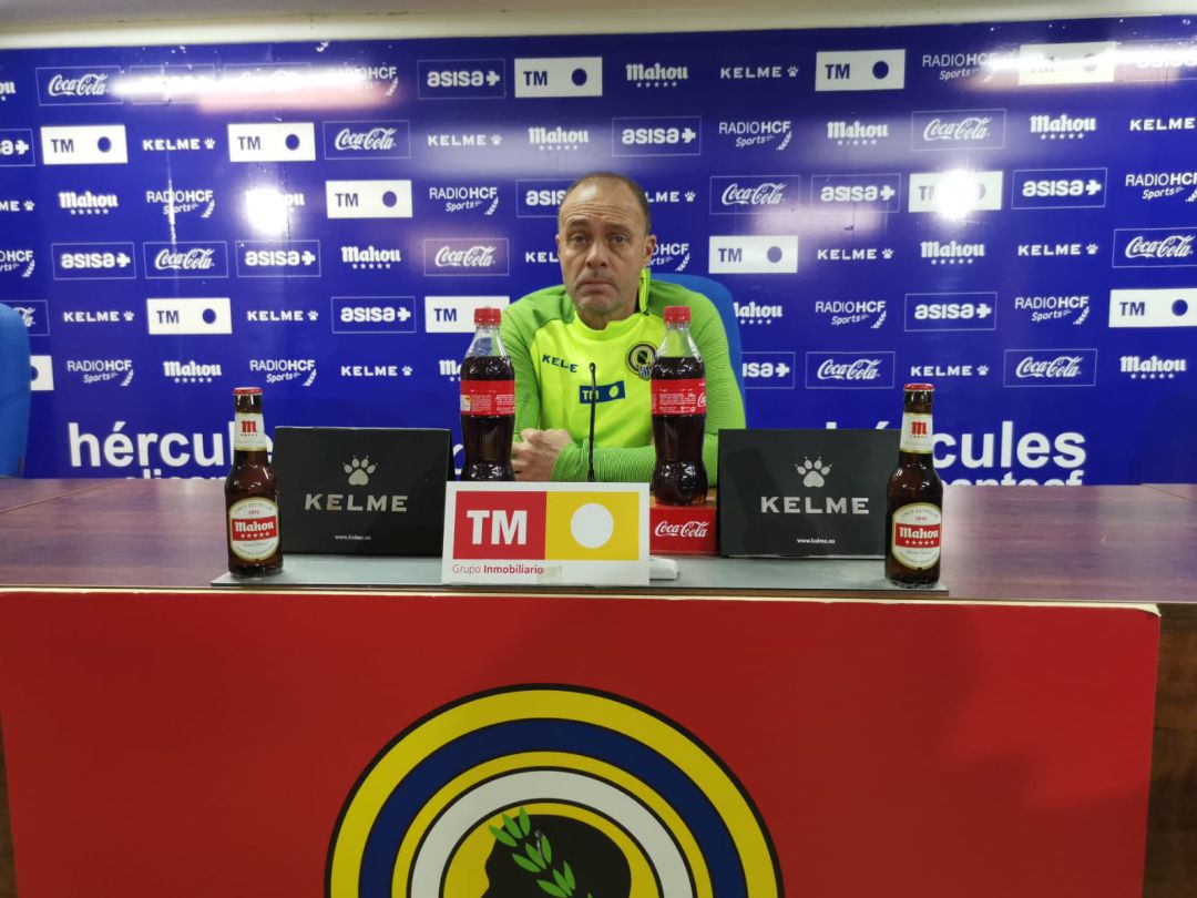 Vicente Mir en la sala de prensa del Rico Pérez Vicente Mir en la sala de prensa del Rico Pérez