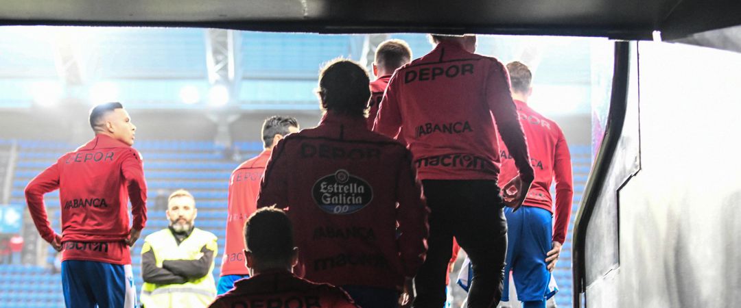 Jugadores del Deportivo saltan al terreno de juego Jugadores del Deportivo saltan al terreno de juego