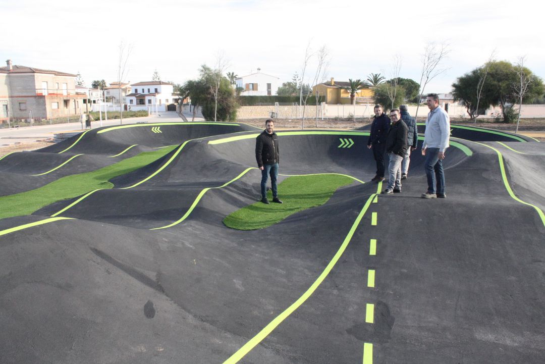 Ondara pone en marcha el circuito pump-track para bicicletas, patines y patinetes Ondara pone en marcha el circuito pump-track para bicicletas, patines y patinetes