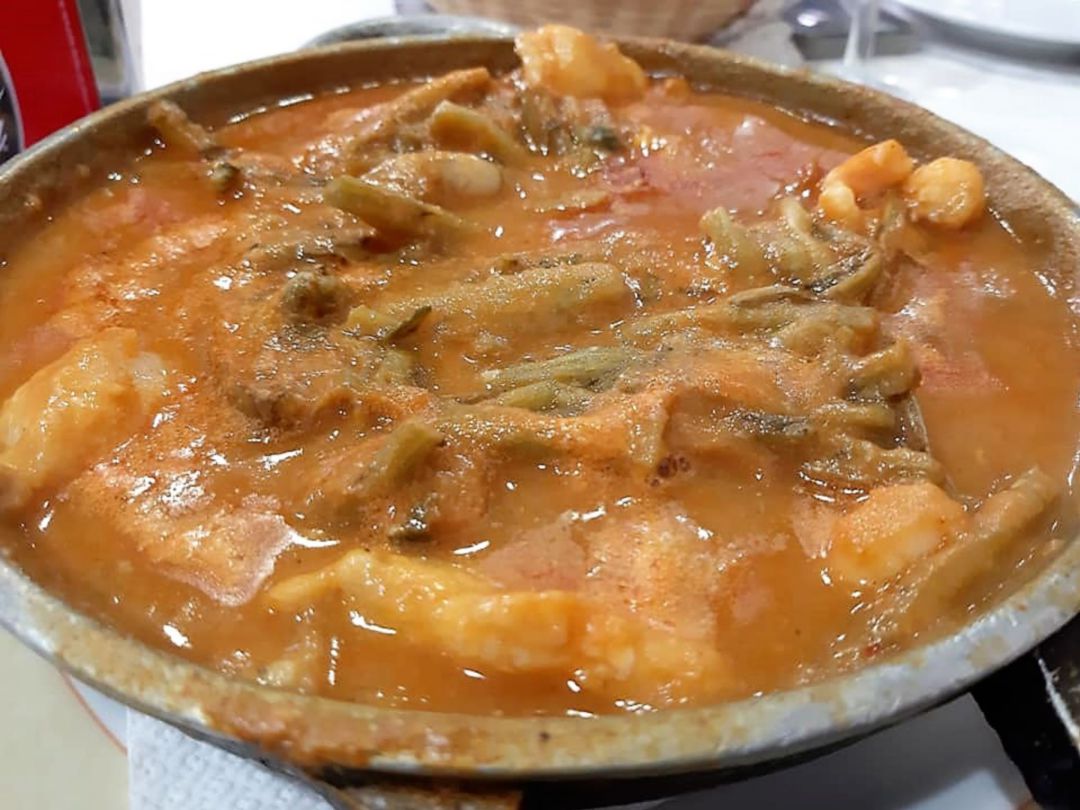 Guiso marinero de rape con tagarninas y gambas de La Campana Guiso marinero de rape con tagarninas y gambas de La Campana