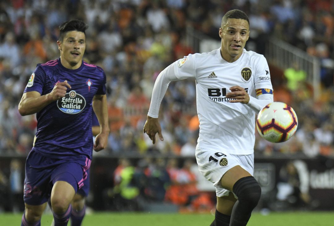 Rodrigo pugna un balón en el partido ante el Celta de la temporada pasada Rodrigo pugna un balón en el partido ante el Celta de la temporada pasada