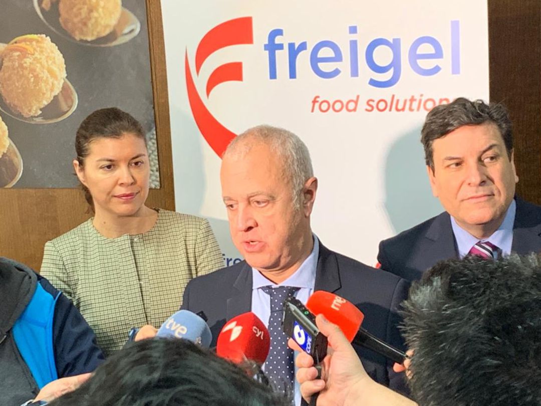 Carlos Bosch, director general de Audens Food, durante la visita del Consejero de Empleo, Carlos Fernández Carriedo Carlos Bosch, director general de Audens Food, durante la visita del Consejero de Empleo, Carlos Fernández Carriedo