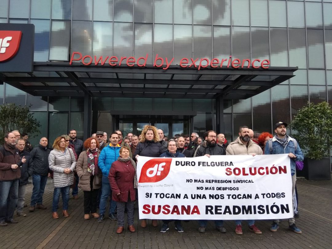 Protestas durante el despido de Susana Fernández. Protestas durante el despido de Susana Fernández.