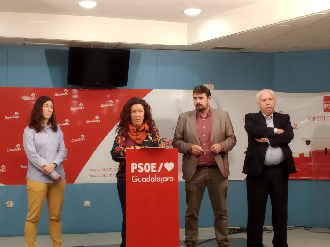 Lorena Álvarez, Rafael Esteban y dos concejales de Trillo Lorena Álvarez, Rafael Esteban y dos concejales de Trillo