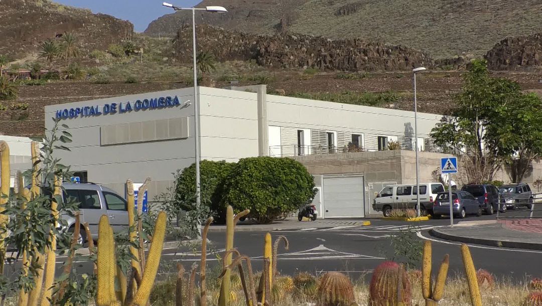Exterior del Hospital de La Gomera en el que sanidad ha aislado a cinco personas para estudiar un posible contagio de coronavirus, en La Gomera. Exterior del Hospital de La Gomera en el que sanidad ha aislado a cinco personas para estudiar un posible contagio de coronavirus, en La Gomera.