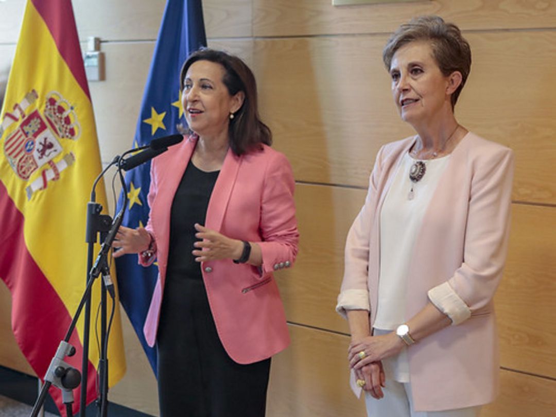 La ministra de Defena, Margarita Robles (i), junto a Paz Esteban (d), nueva directora del CNI. La ministra de Defena, Margarita Robles (i), junto a Paz Esteban (d), nueva directora del CNI.