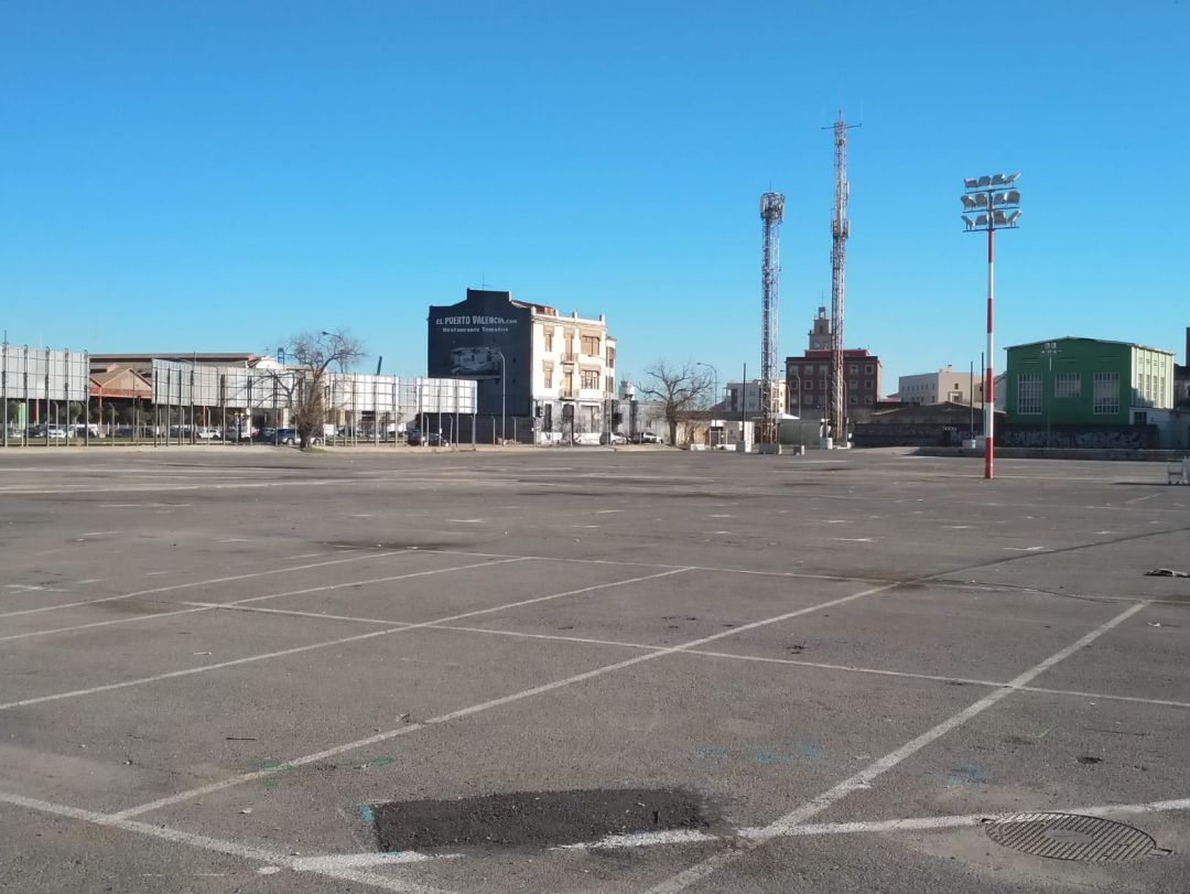 Solar municipal donde estaba instalada la feria de atracciones de València Solar municipal donde estaba instalada la feria de atracciones de València