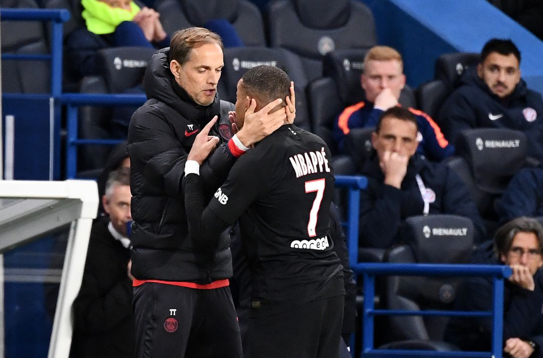 El tenso momento entre Tuchel y Mbappé en el partido entre el PSG y el Montpellier. El tenso momento entre Tuchel y Mbappé en el partido entre el PSG y el Montpellier.