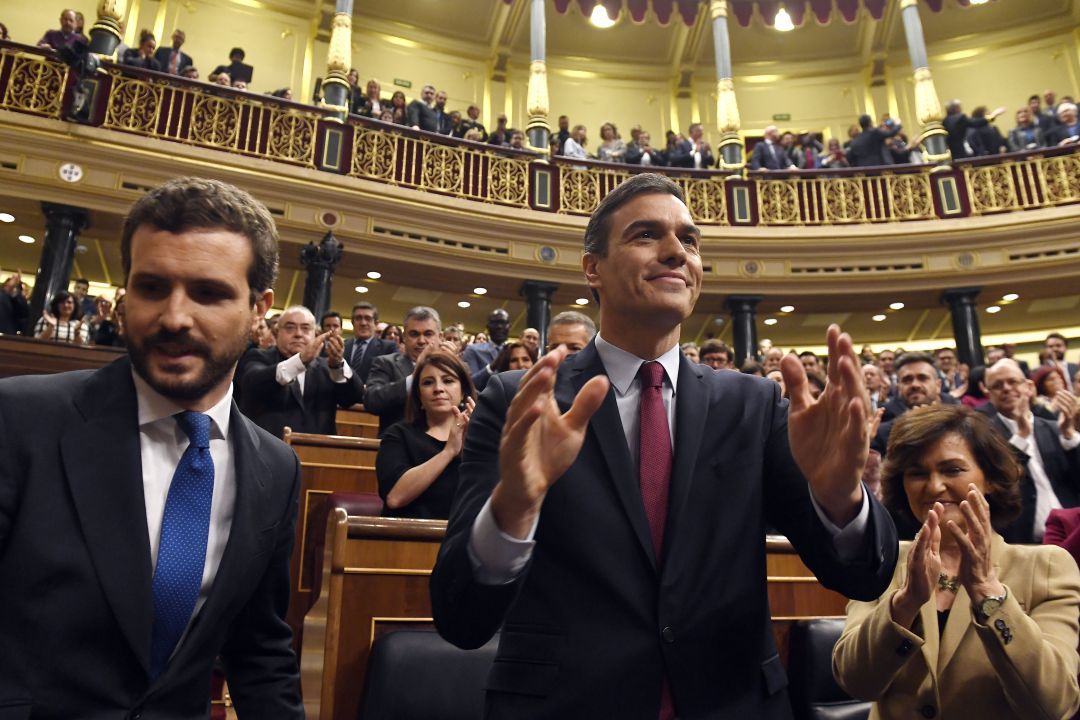 Pablo Casado felicita a Pedro Sánchez tras ser investido como presidente del Gobierno Pablo Casado felicita a Pedro Sánchez tras ser investido como presidente del Gobierno