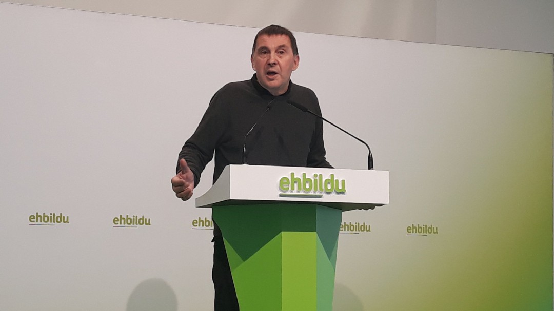 Otegi dice que le "parece mal" el ataque a la placa en memoria de Ordóñez