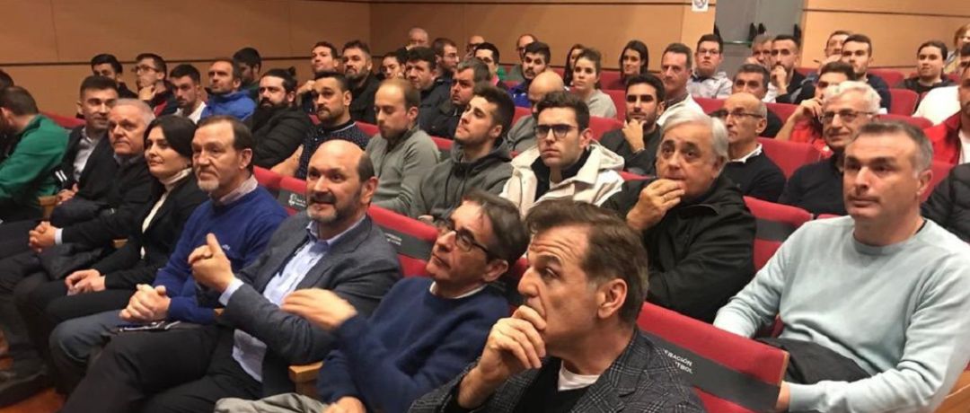 Fernando Vázquez y Fernando Vidal en el encuentro organizado por la Federación Galega de Fútbol Fernando Vázquez y Fernando Vidal en el encuentro organizado por la Federación Galega de Fútbol