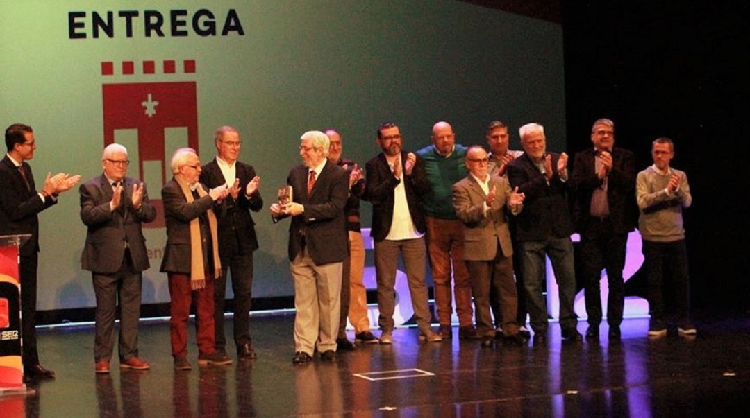 Actores del "Tenorio eldense" tras recoger el Premio Radio Elda a la Efemeride. Actores del "Tenorio eldense" tras recoger el Premio Radio Elda a la Efemeride.