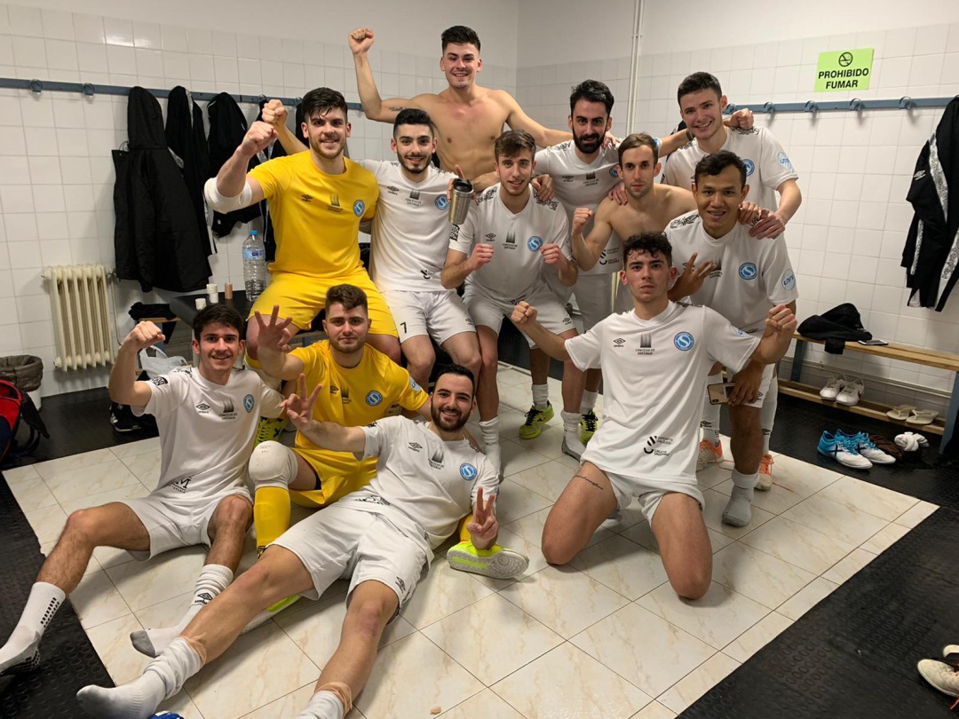 Los jugadores del Santiago Futsal fueron los primeros en celebrar un triunfo en la pista del Manzanares Los jugadores del Santiago Futsal fueron los primeros en celebrar un triunfo en la pista del Manzanares