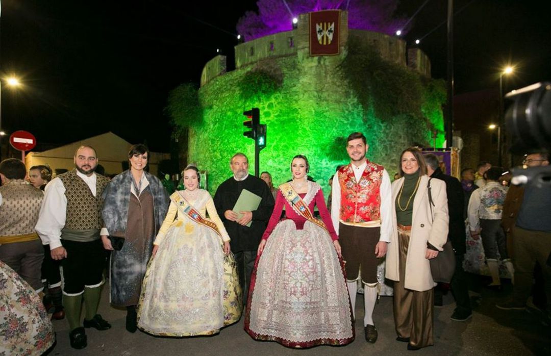 Les Falleres Majors de Gandia junt al pregoner i l'alcaldessa de Gandia Les Falleres Majors de Gandia junt al pregoner i l'alcaldessa de Gandia