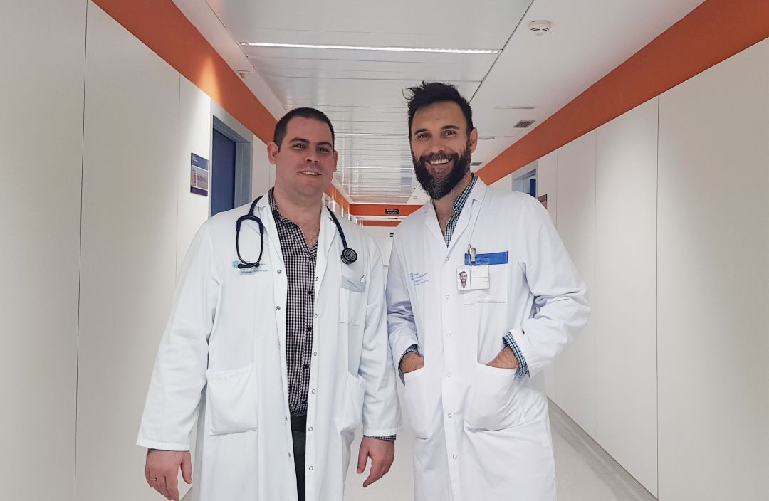 Dr.Urbicio Pérez, (izquierda) junto a su compañero de servicio, el Dr. Carlos Rodríguez (derecha). Dr.Urbicio Pérez, (izquierda) junto a su compañero de servicio, el Dr. Carlos Rodríguez (derecha).