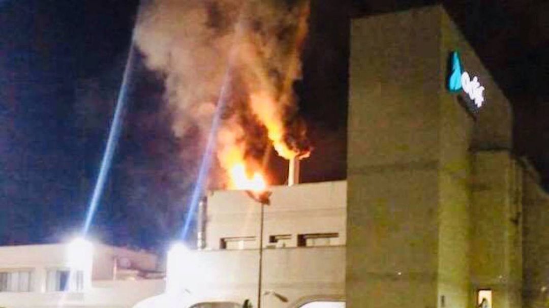 Humareda que salía de la chimenea del restaurante de Renfe. Humareda que salía de la chimenea del restaurante de Renfe.