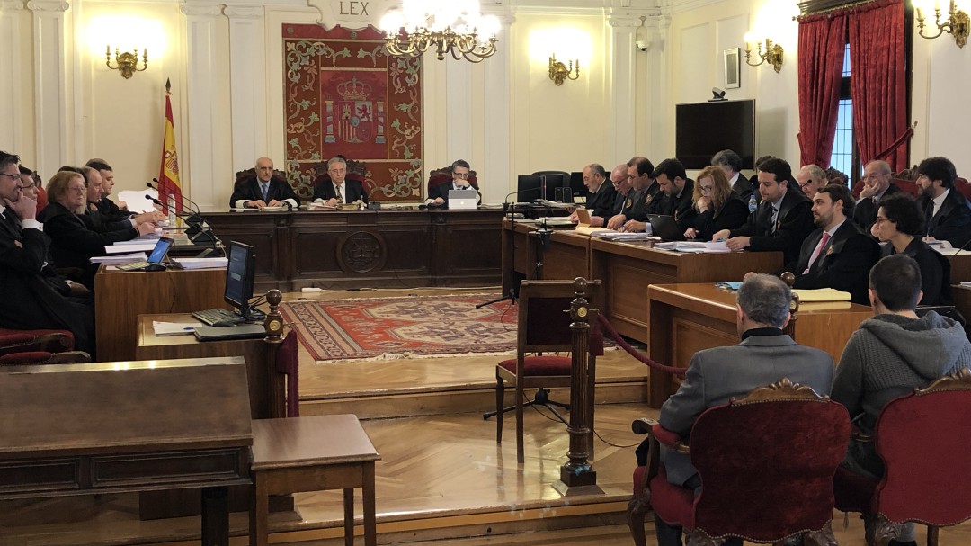 La extrabajadora de Caja España acusada de estafar 6'5 millones de euros mantiene que "solo cumplía órdenes"