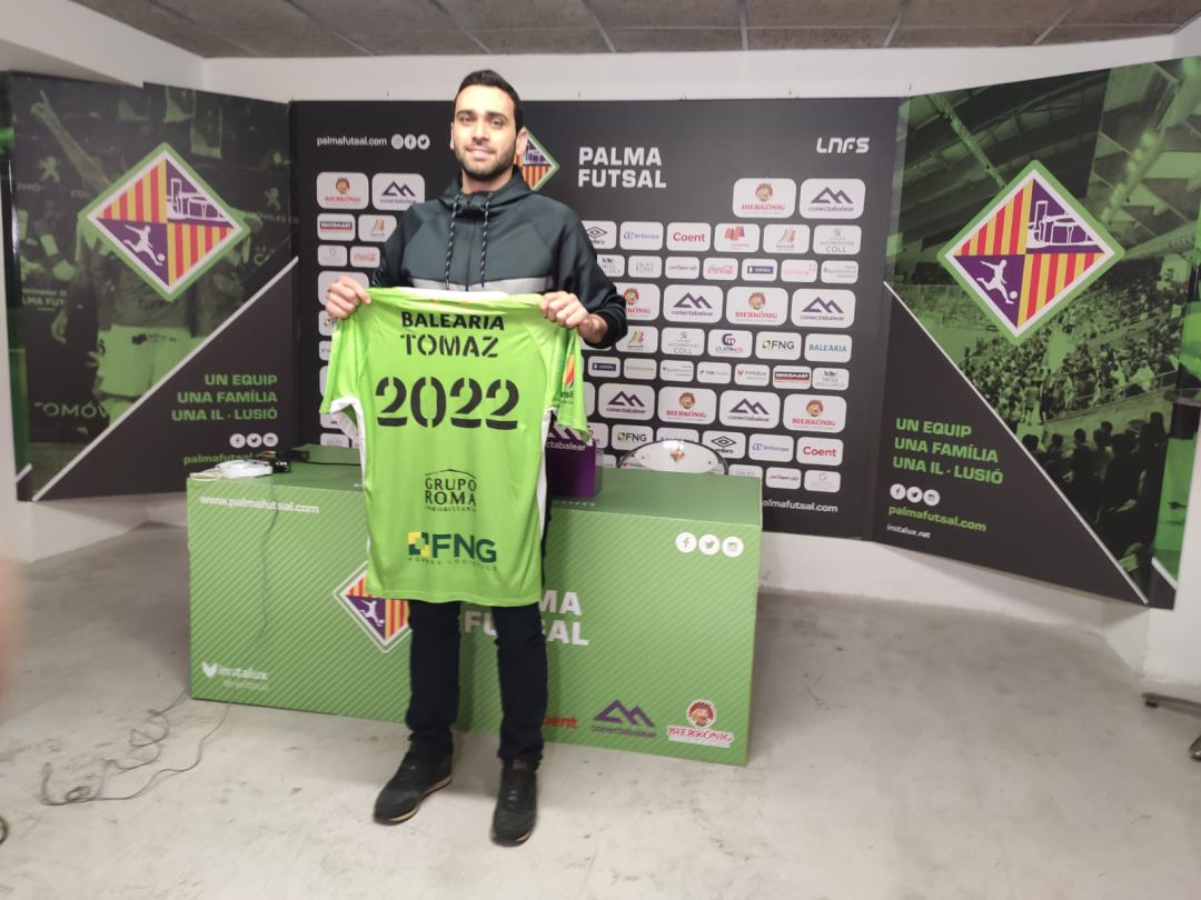 Tomaz Braga durante la presentación de su renovación con el Palma Futsal hasta 2022. Tomaz Braga durante la presentación de su renovación con el Palma Futsal hasta 2022.