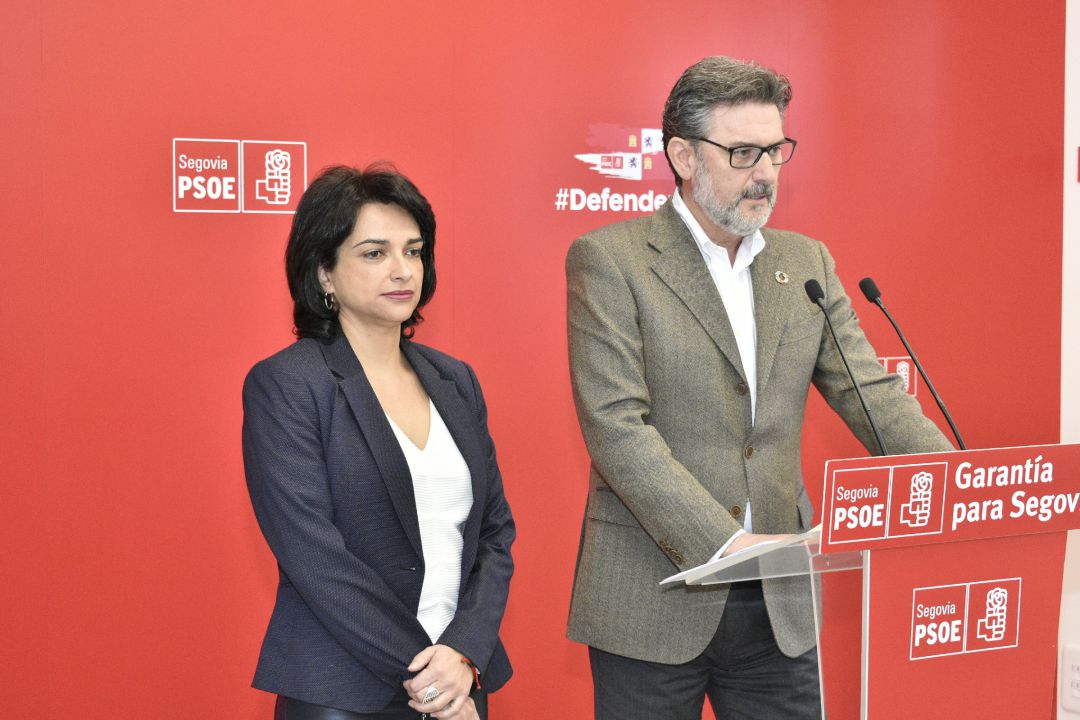 Los Parlamentarios socialistas Alicia Palomo y José Luis Vázquez. Los Parlamentarios socialistas Alicia Palomo y José Luis Vázquez.