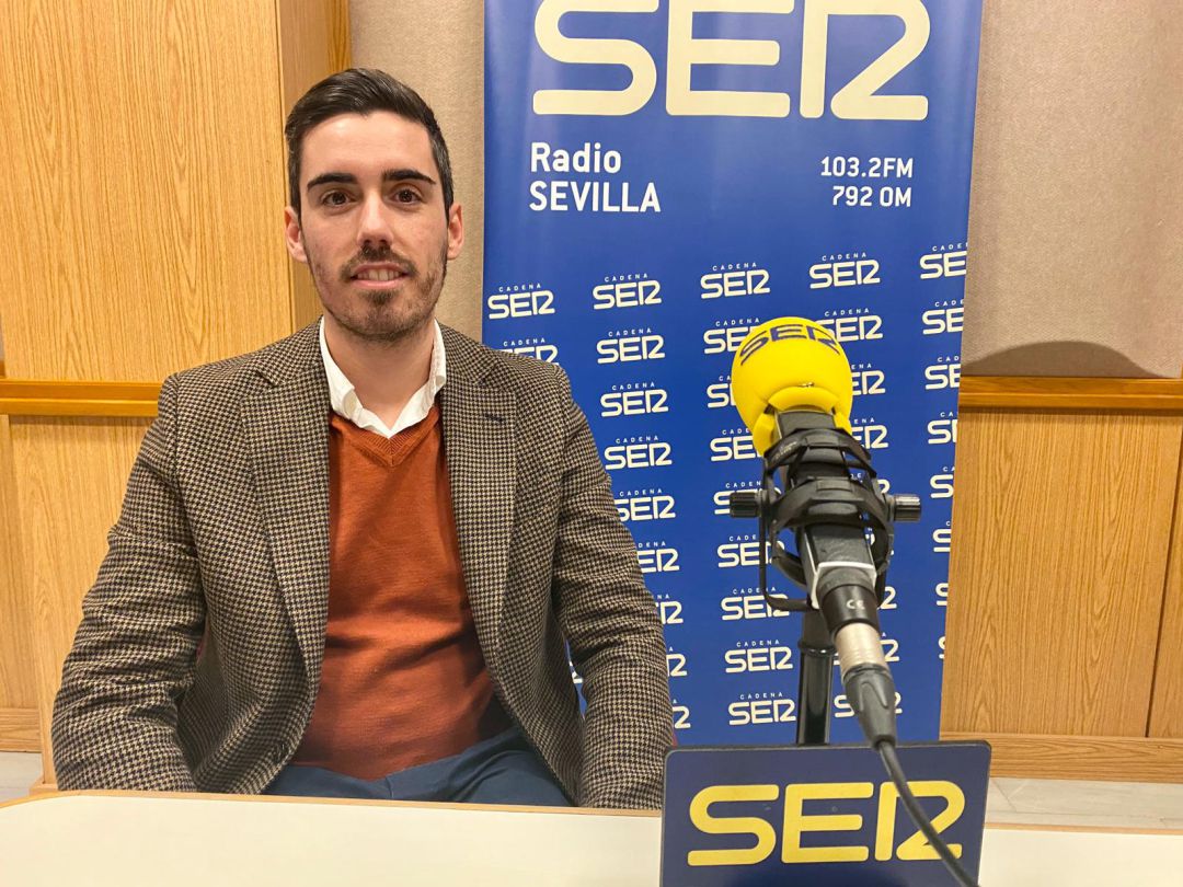 Joaquín Caraballo, en el estudio central de Radio Sevilla Joaquín Caraballo, en el estudio central de Radio Sevilla