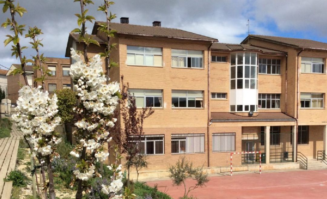 Exterior del colegio de Mendigorria Exterior del colegio de Mendigorria