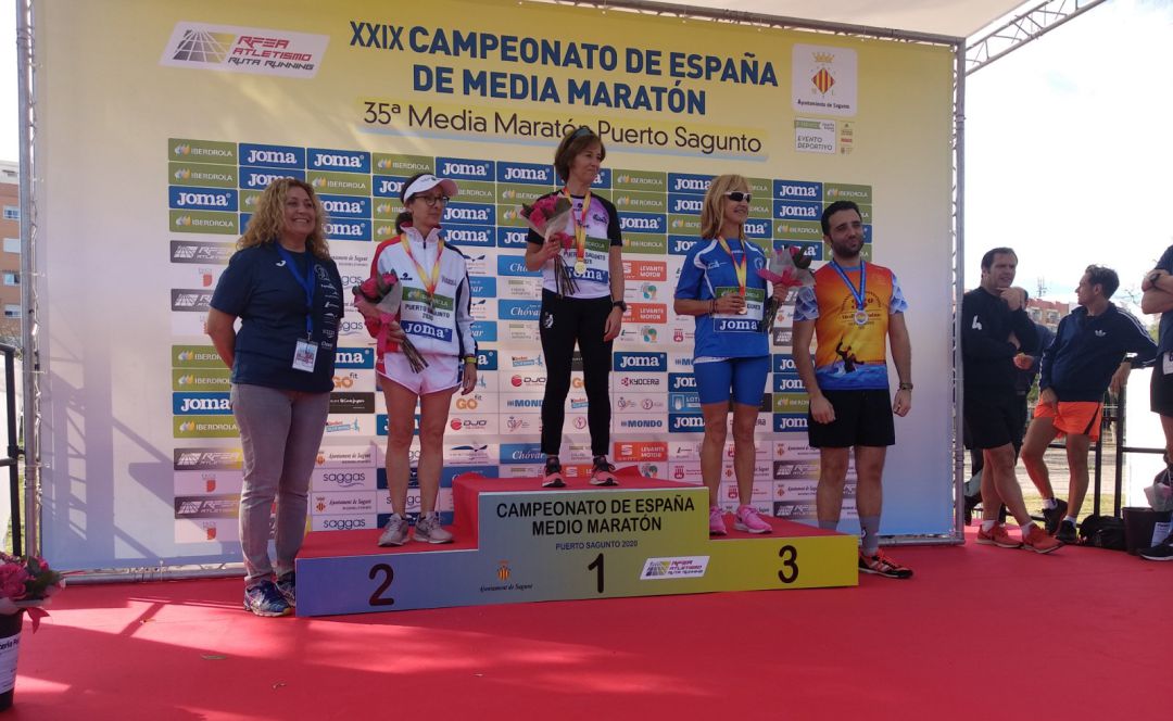 La cazorleña Lola Sánchez en el podio La cazorleña Lola Sánchez en el podio