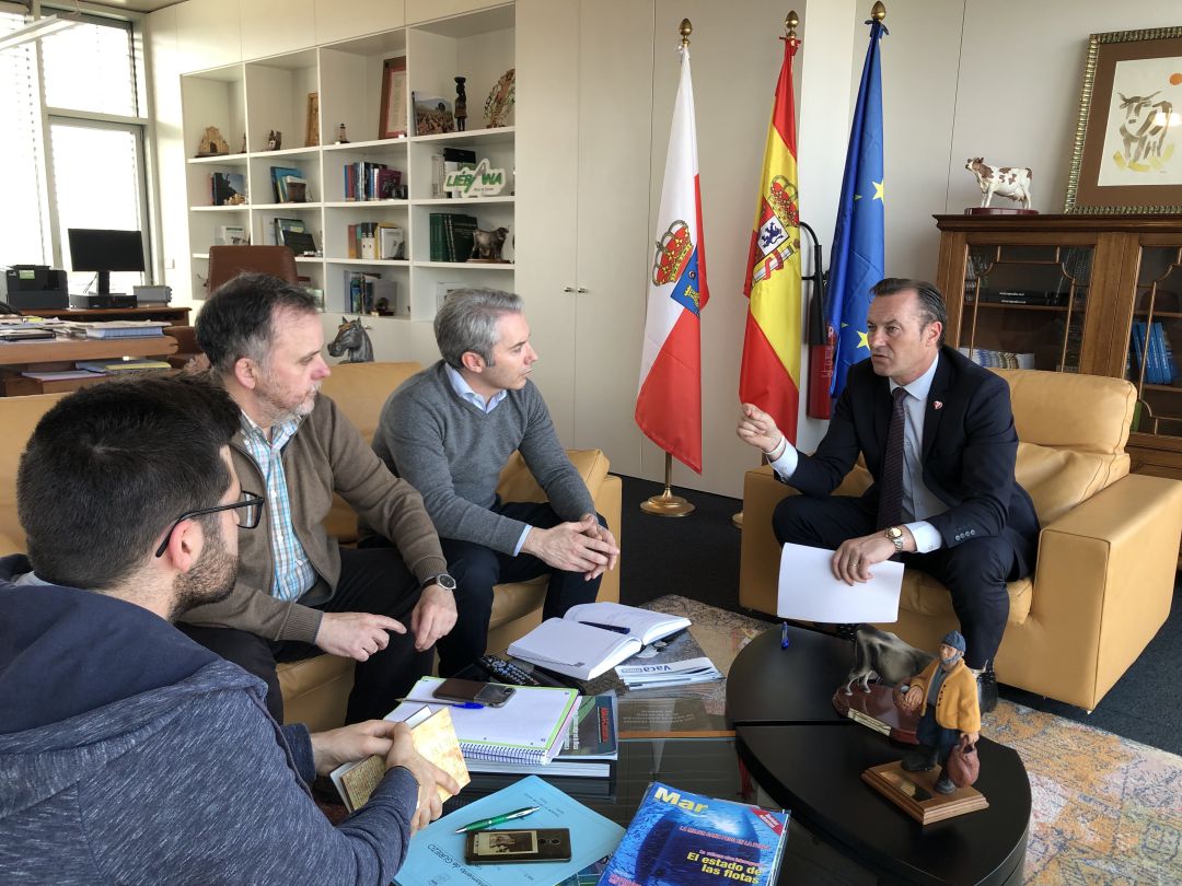 Reunión de Guillermo Blanco con el alcalde de Guriezo. Reunión de Guillermo Blanco con el alcalde de Guriezo.