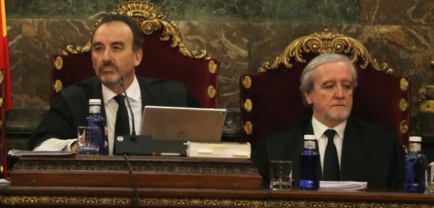 Juan Ramón Berdugo (d) durante el juicio del procés sentado junto a Manuel Marchena Juan Ramón Berdugo (d) durante el juicio del procés sentado junto a Manuel Marchena