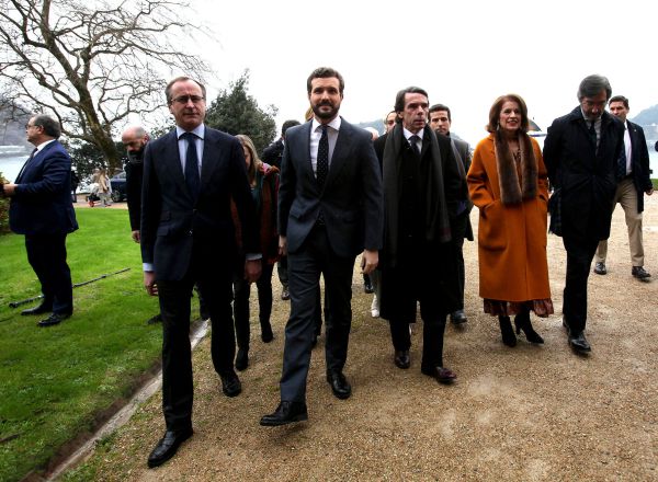 (I-D) El presidente del PP vasco, Alfonso Alonso; el presidente del Partido Popular, Pablo Casado; el expresidente del Gobierno con el PP, José María Aznar; la exalcaldesa de Madrid, Ana Botella y el presidente del PP de Álava, Iñaki Oyarzabal, a su llegada al Palacio de Miramar para la presentación de la exposición que conmemora el 25 aniversario del asesinato de Gregorio Ordóñez, por la organización terrorista ETA, en San Sebastián /Euskadi (España), a 23 de enero de 2020. 23 enero 2020, ETA GREGORIO ORDOÑEZ, TERRORISMO. Nagore Iraola / Europa Press 23/01/2020