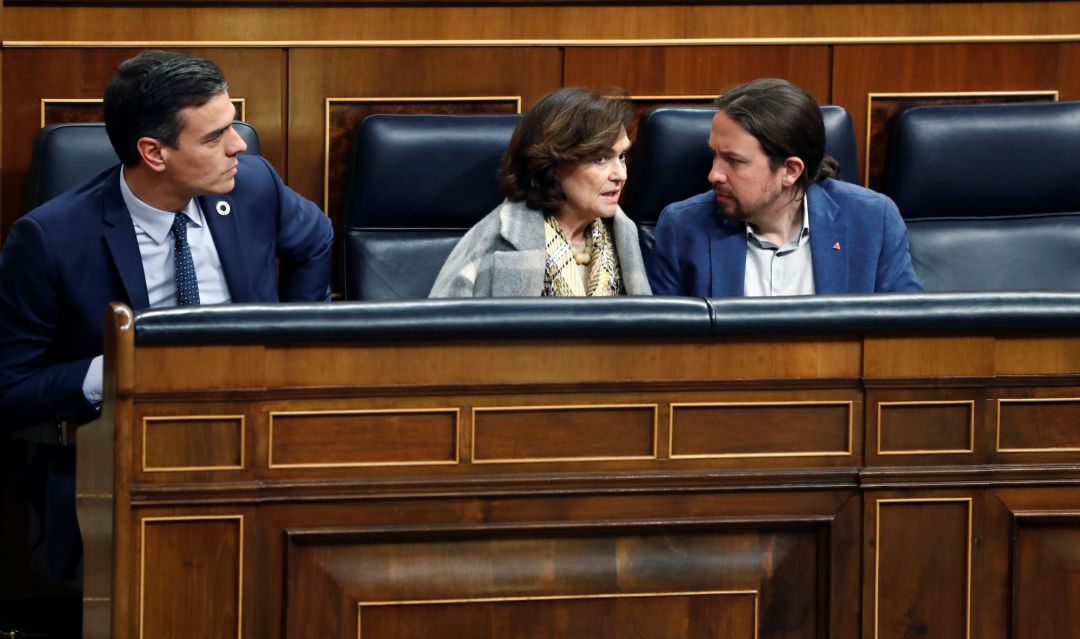 El presidente del Gobierno, Pedro Sánchez, la vicepresidenta primera del Ejecutivo, Carmen Calvo, y el vicepresidente segundo, Pablo Iglesias El presidente del Gobierno, Pedro Sánchez, la vicepresidenta primera del Ejecutivo, Carmen Calvo, y el vicepresidente segundo, Pablo Iglesias