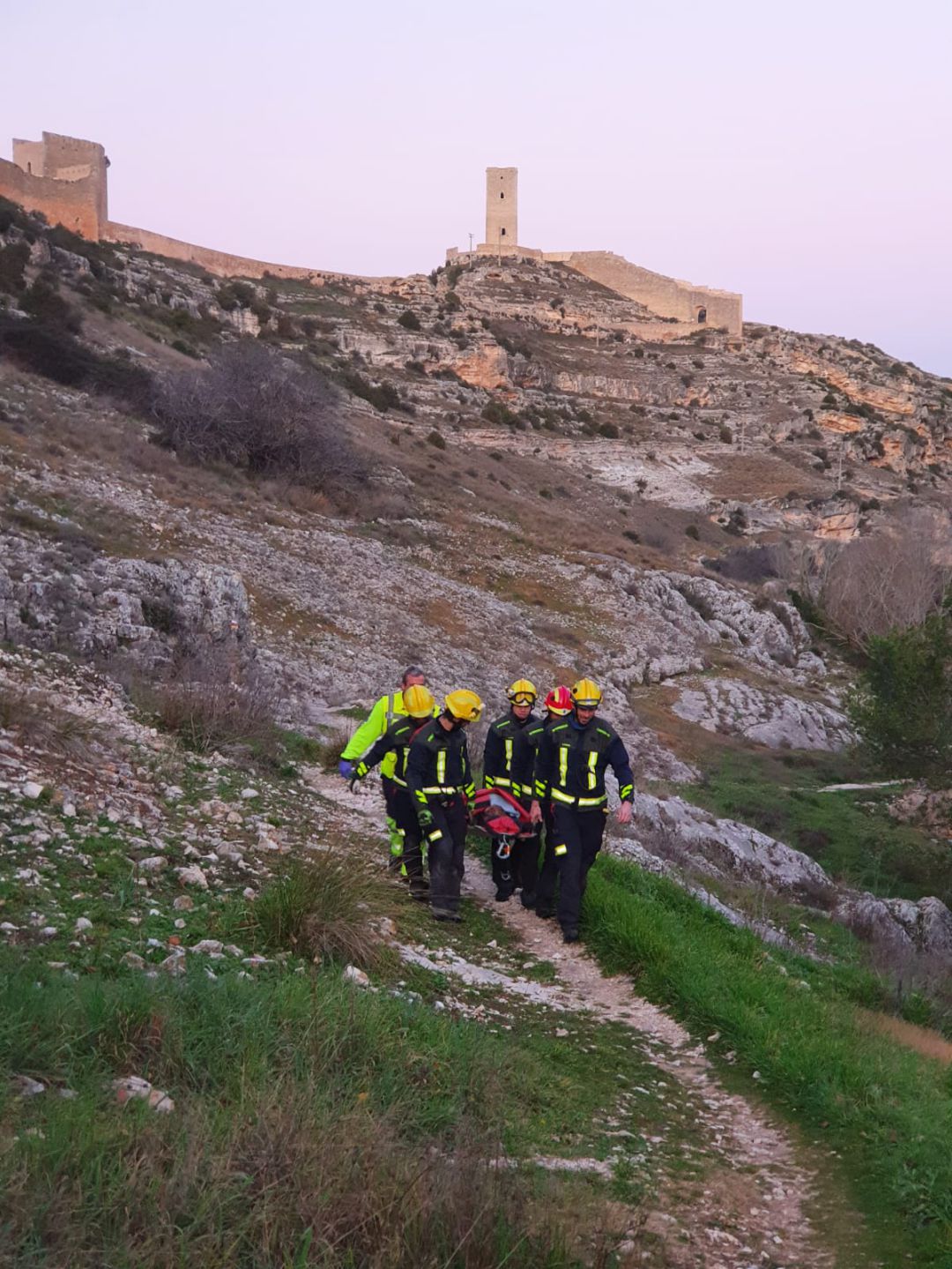 Rescate de una senderista en Alarcón Rescate de una senderista en Alarcón
