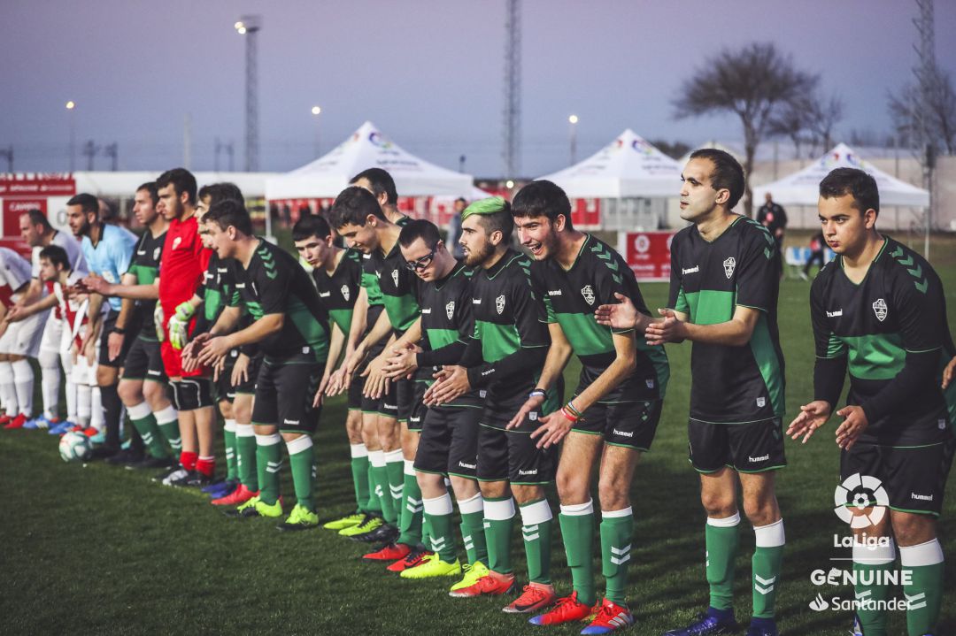 Los jugadores del Elche Genuine antes de su partido ante el Huesca Los jugadores del Elche Genuine antes de su partido ante el Huesca