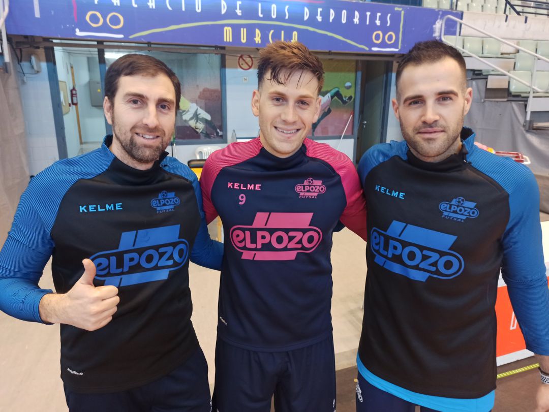 Pol Pacheco junto a los fisioterapeutas de ElPozo Pablo Velandrino y Marco Martínez Pol Pacheco junto a los fisioterapeutas de ElPozo Pablo Velandrino y Marco Martínez