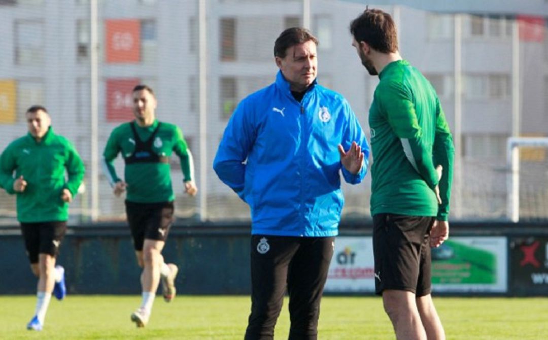 Cristóbal Parralo, en una imagen de archivo durante un entrenamiento del Racing en La Albericia. Cristóbal Parralo, en una imagen de archivo durante un entrenamiento del Racing en La Albericia.