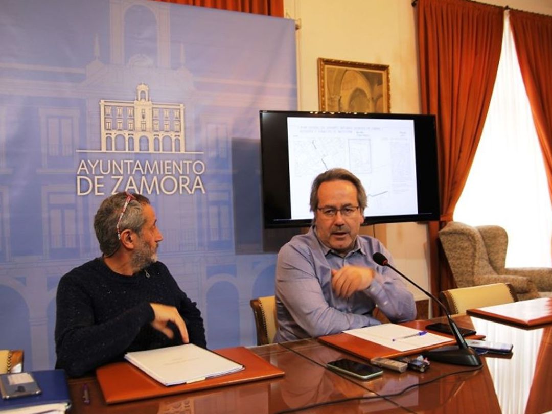 Romualdo Fernández y Francisco Guarido en la rueda de prensa posterior a la Junta Local de Gobierno Romualdo Fernández y Francisco Guarido en la rueda de prensa posterior a la Junta Local de Gobierno